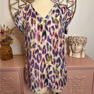 Women’s Cabi Medium  Multicolor Feather Print Short Sleeve‎ Top